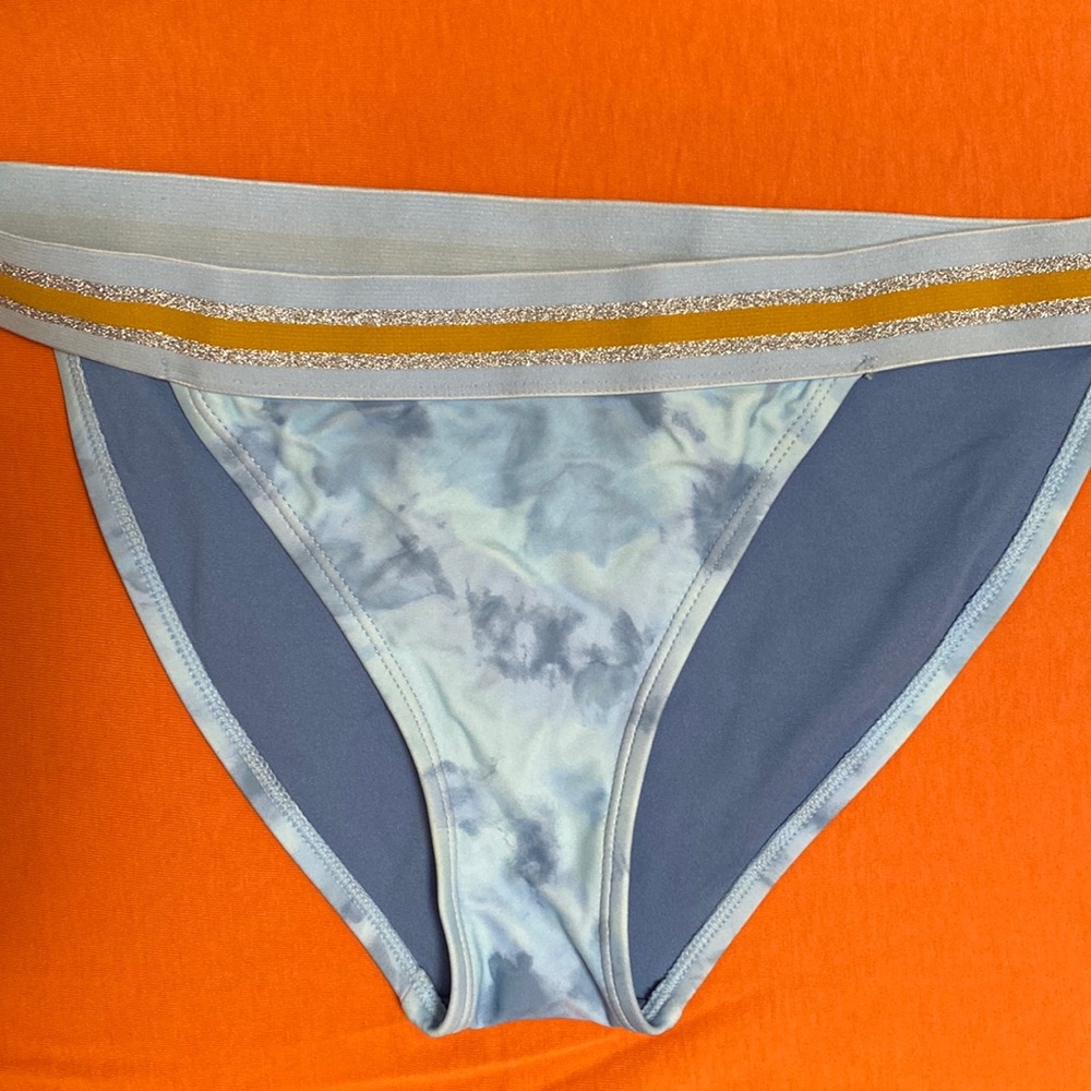 Hula Honey new swimsuit size M, push up bra polyester